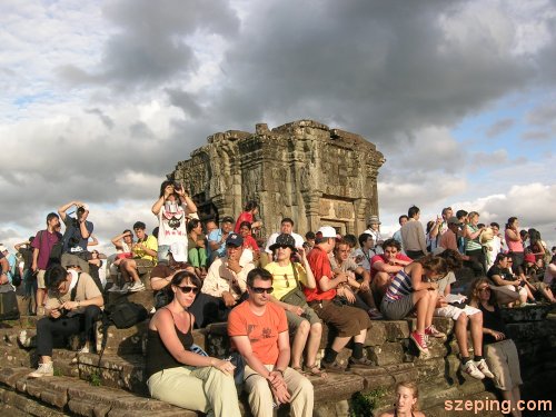 1-crowds-1.jpg