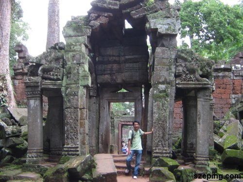 2-ta-prohm-entrance.jpg