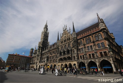 munich_marienplatz1.jpg