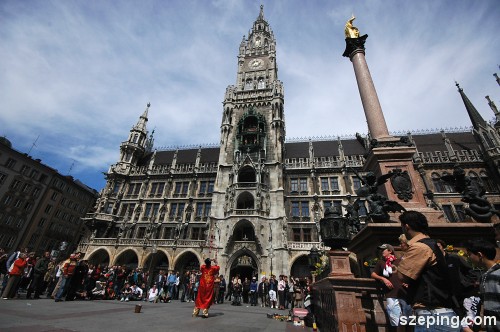 munich_marienplatz3.jpg
