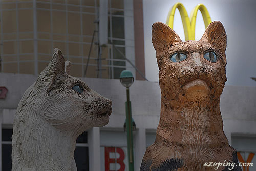 kuching_statue2.jpg