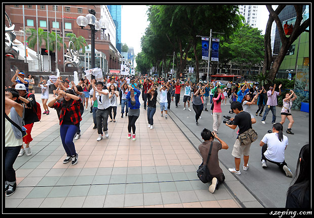 fnn_flash_mob05.jpg