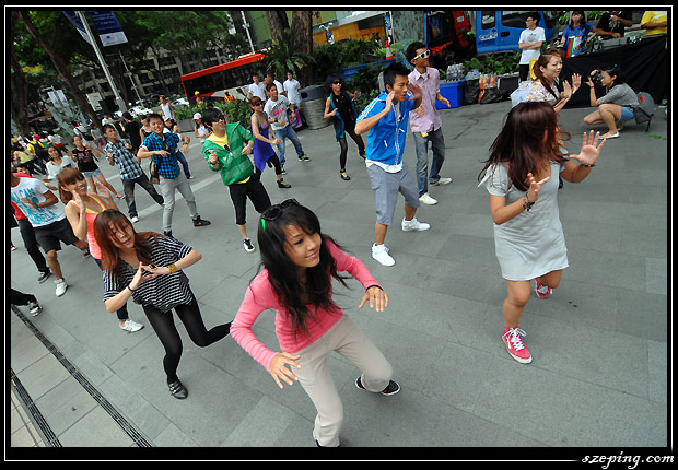 fnn_flash_mob06.jpg